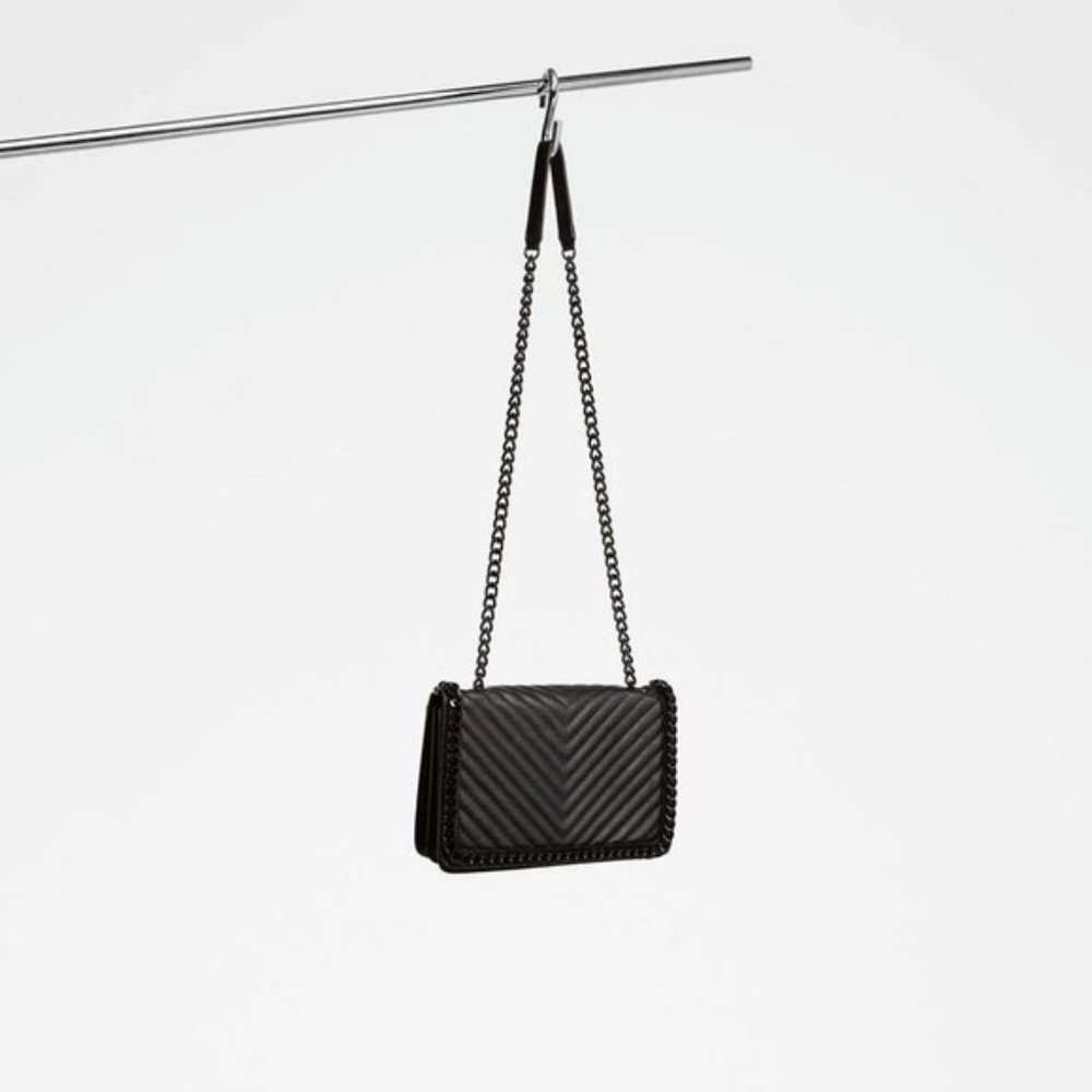 BNWT Aldo Faux Leather Crossbody with metal chain belt Black - Picture 8 of 8